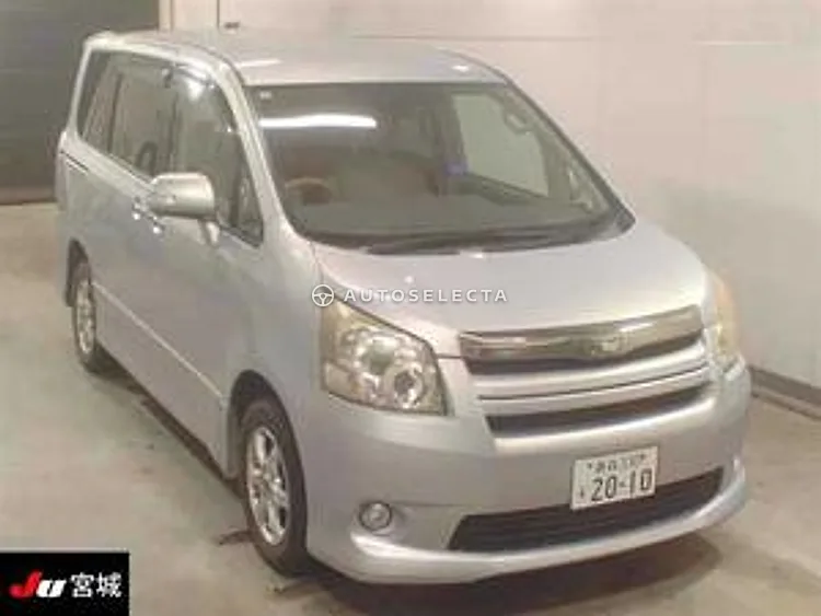 Toyota Noah 2010, photo 1 of 1