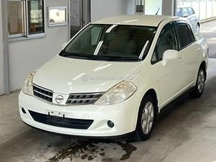 Nissan Tiida Latio 2011, photo 1 of 1