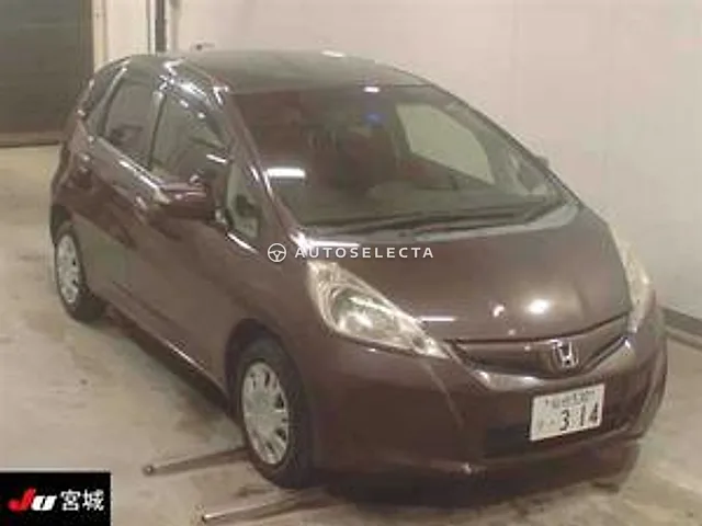 Honda Fit 2013, auction grade 3.5