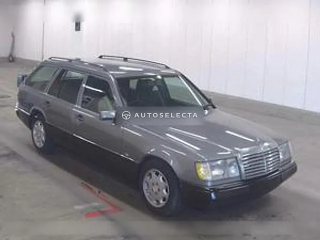 Mercedes-Benz Medium Class 1991, auction grade 3.5