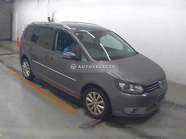 Volkswagen Golf Touran 2011, auction grade 3.5