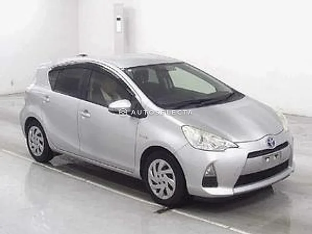 Toyota Aqua 2013, auction grade R