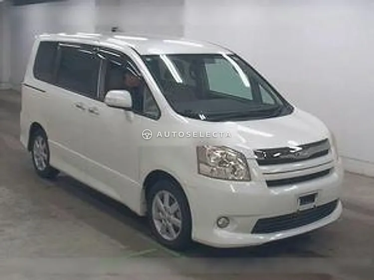 Toyota Noah 2010, photo 1 of 1