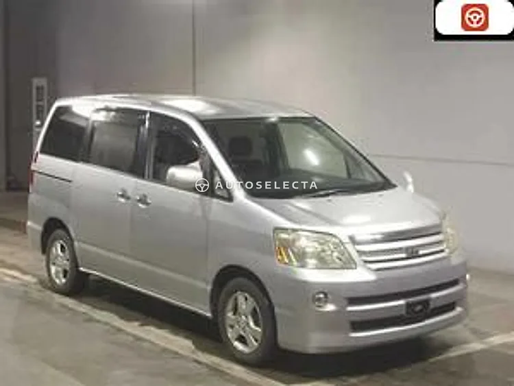 Toyota Noah 2005, photo 1 of 1