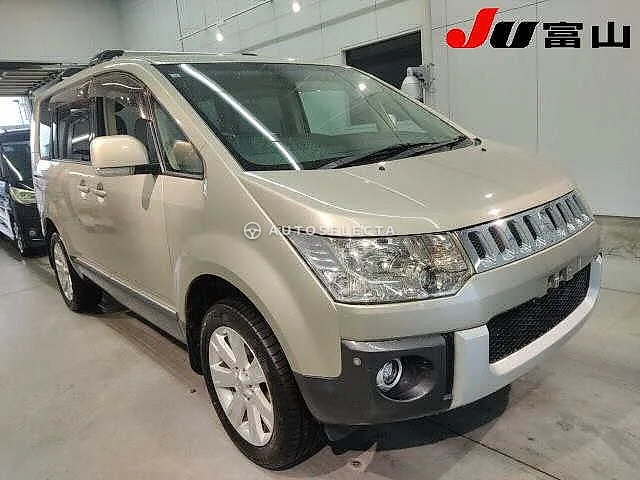 Mitsubishi Delica D:5 2009, auction grade 3.5