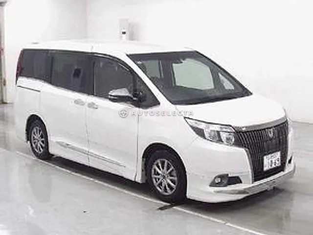 Toyota Esquire 2016, auction grade R