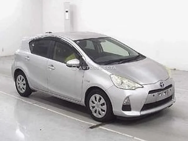 Toyota Aqua 2013, auction grade R