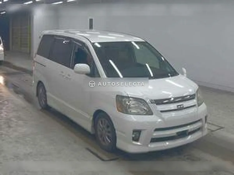 Toyota Noah 2005, photo 1 of 1
