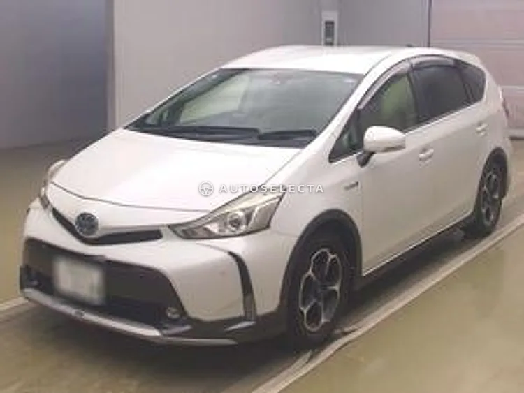 Toyota Prius Alpha 2015, photo 1 of 1