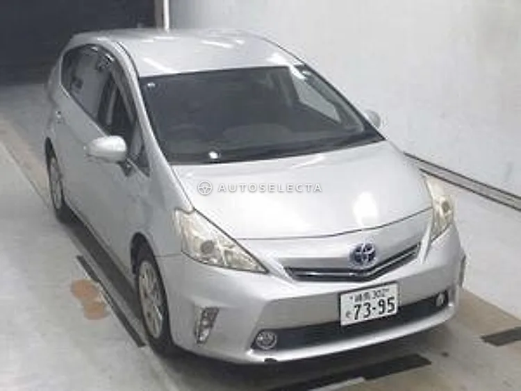 Toyota Prius Alpha 2011, photo 1 of 1