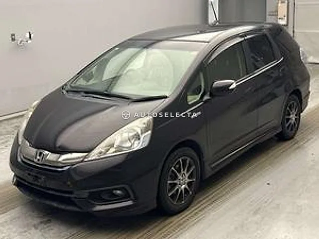 Honda Fit Shuttle Hybrid 2014, auction grade 3.5