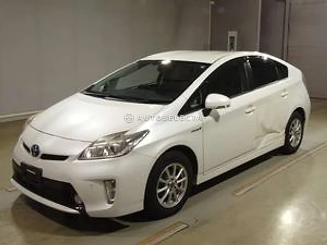 Toyota Prius 2015, auction grade RA