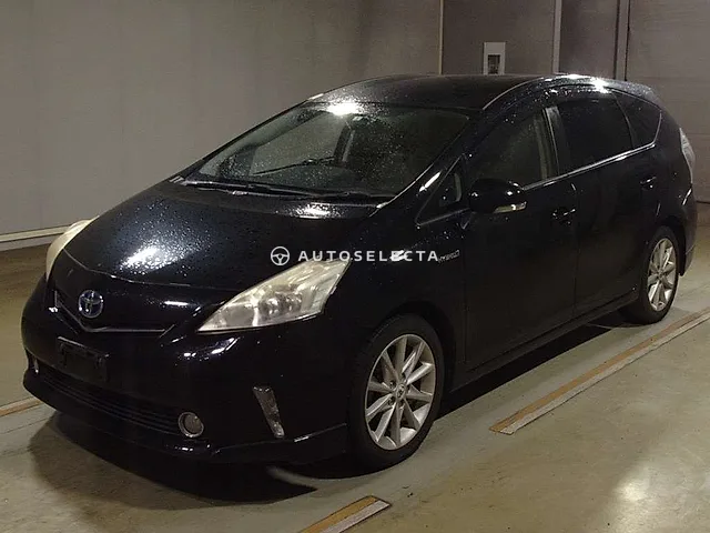 Toyota Prius Alpha 2012, auction grade RA