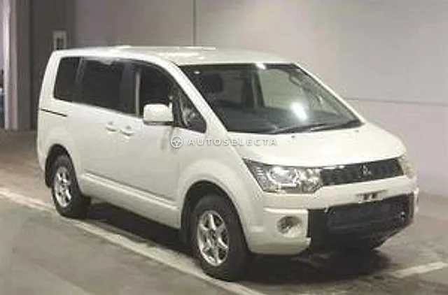 Mitsubishi Delica D:5 2014, auction grade 3.5