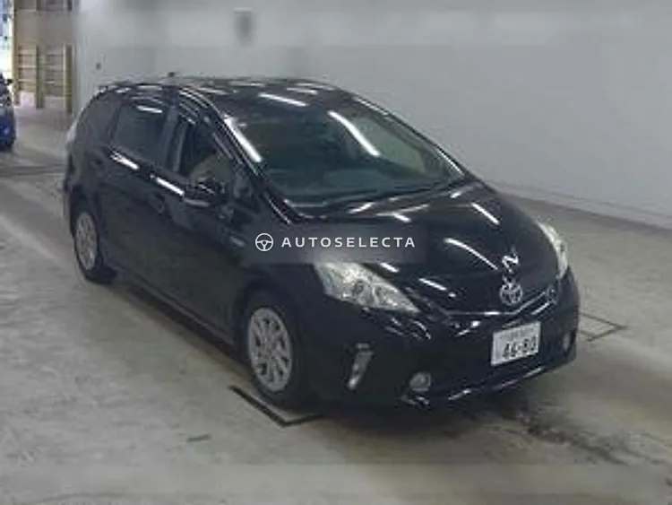 Toyota Prius Alpha 2013, photo 1 of 1