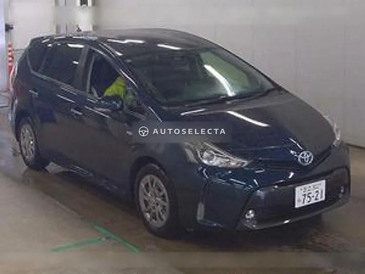 Toyota Prius Alpha 2016, photo 1 of 1