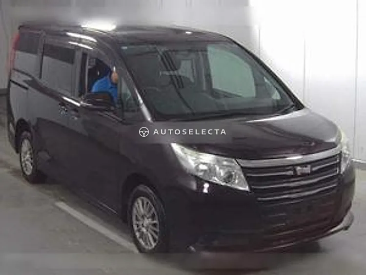 Toyota Noah 2015, photo 1 of 1