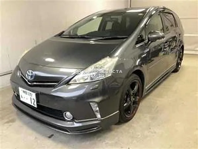 Toyota Prius Alpha 2012, auction grade R
