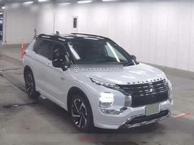 Mitsubishi Outlander PHEV 2023, auction grade 4.5