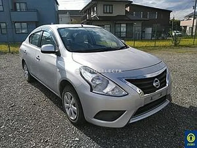 Nissan Tiida Latio 2015, auction grade R