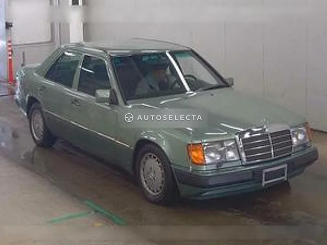 Mercedes-Benz Medium Class 1989, auction grade 3.5