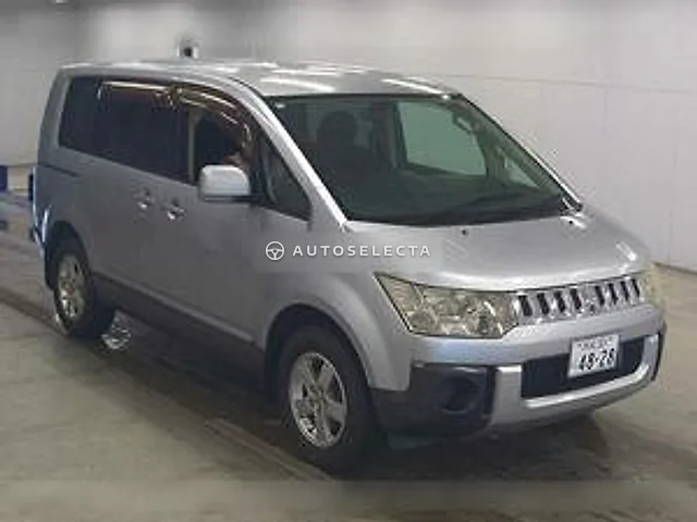 Mitsubishi Delica D:5 2010, auction grade 3.5