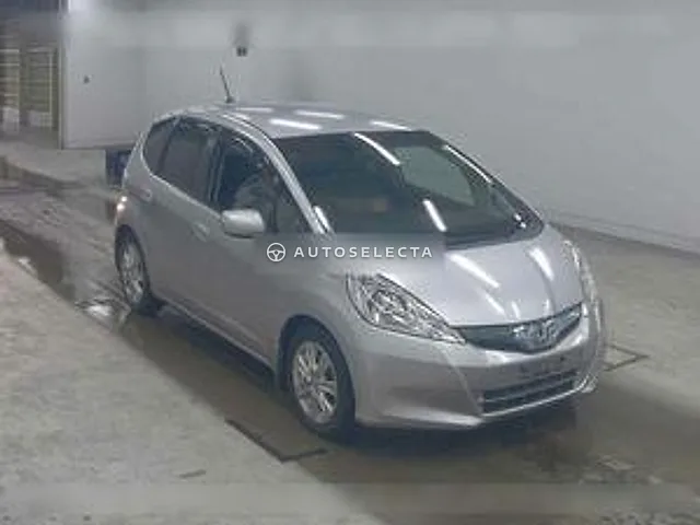 Honda Fit Hybrid 2011, auction grade 3.5