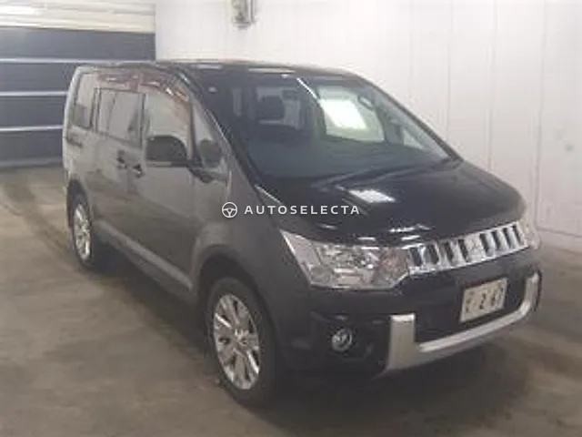 Mitsubishi Delica D:5 2015, auction grade 3.5