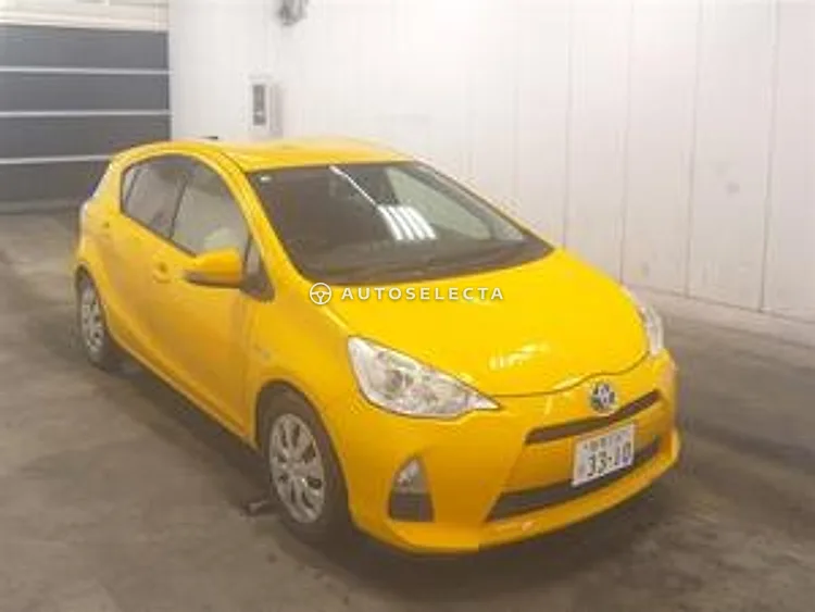 Toyota Aqua 2012, photo 1 of 7