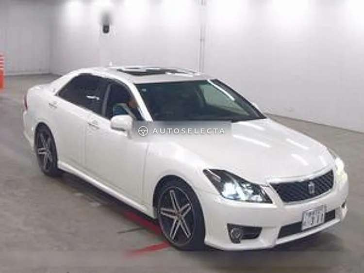 Toyota Crown 2012, photo 1 of 1