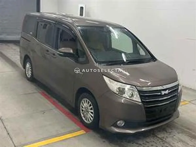 Toyota Noah 2014, photo 1 of 1