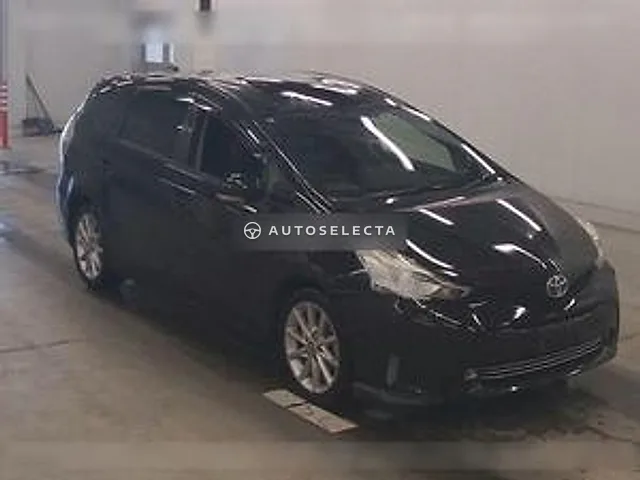 Toyota Prius Alpha 2014