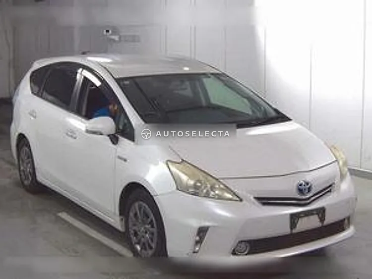 Toyota Prius Alpha 2013, photo 1 of 1