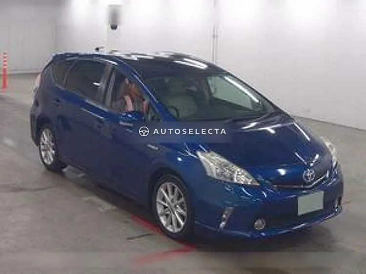 Toyota Prius Alpha 2011, photo 1 of 1