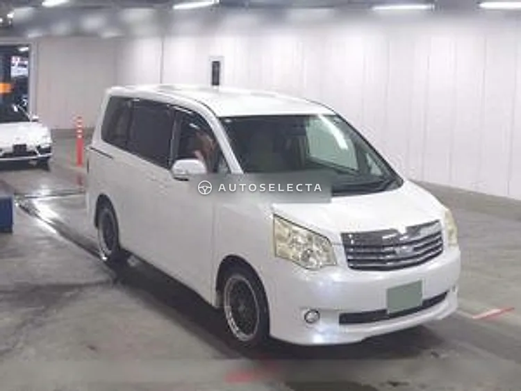 Toyota Noah 2010, photo 1 of 1