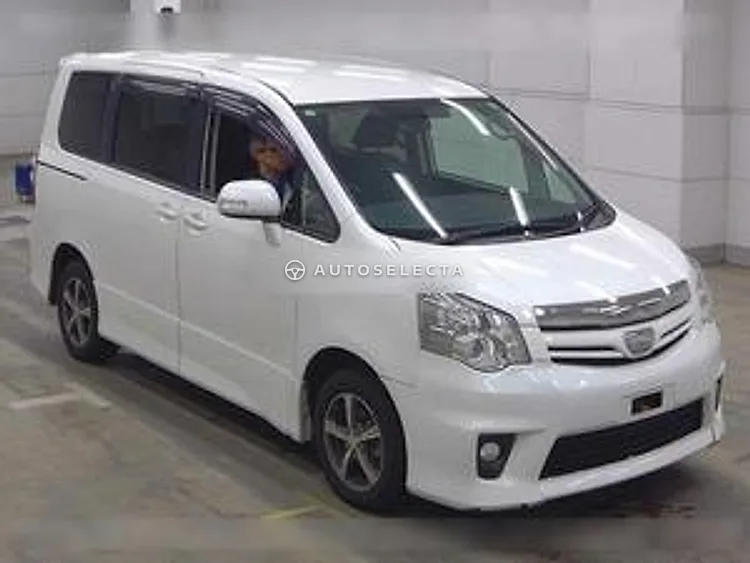 Toyota Noah 2011, photo 1 of 1