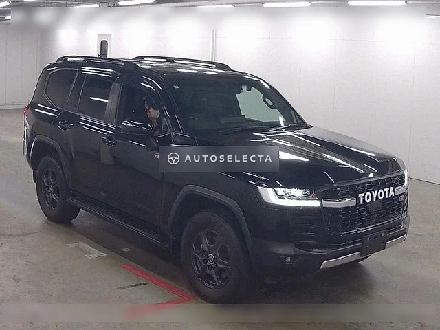 Toyota Land Cruiser GR Sport 2023, auction grade 4.5