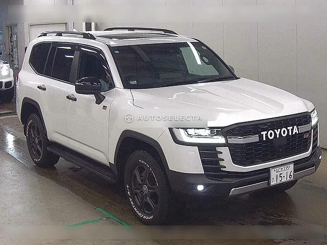Toyota Land Cruiser GR Sport 2023, auction grade 4.5