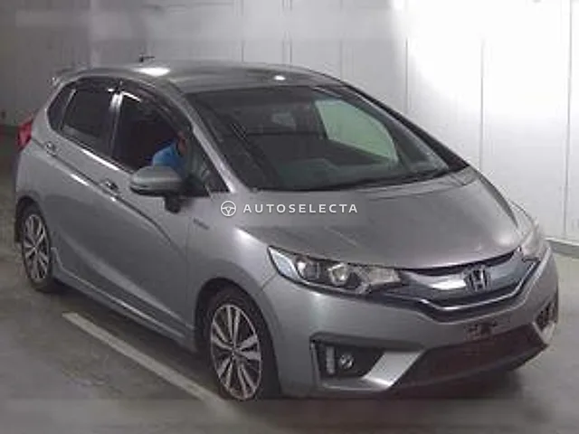 Honda Fit Hybrid 2013, auction grade 4