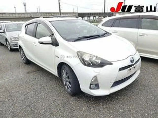 Toyota Aqua 2013, auction grade R