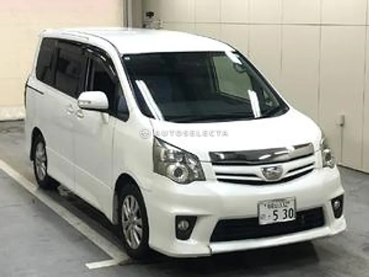 Toyota Noah 2013, photo 1 of 1