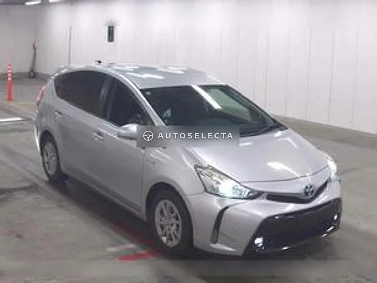 Toyota Prius Alpha 2015, photo 1 of 1