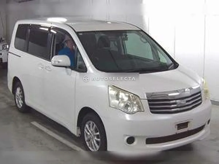 Toyota Noah 2013, photo 1 of 1