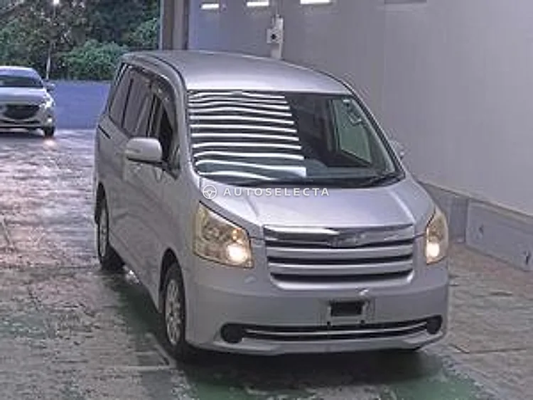 Toyota Noah 2009, photo 1 of 1