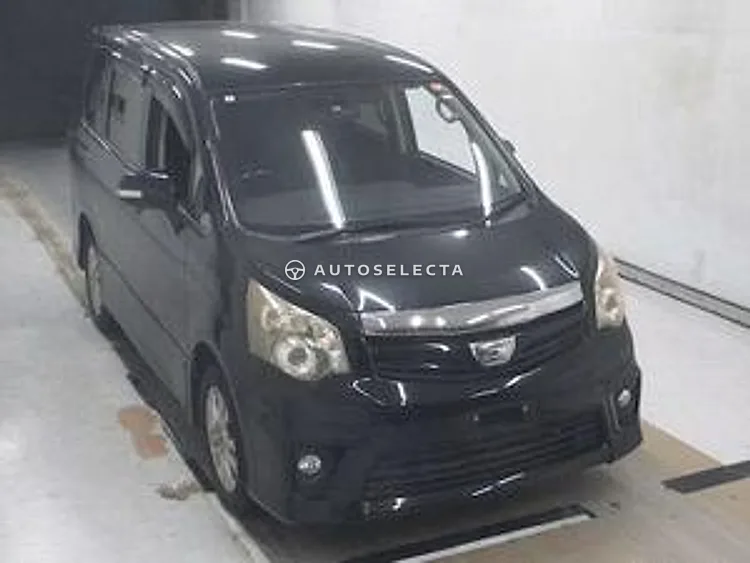 Toyota Noah 2010, photo 1 of 1