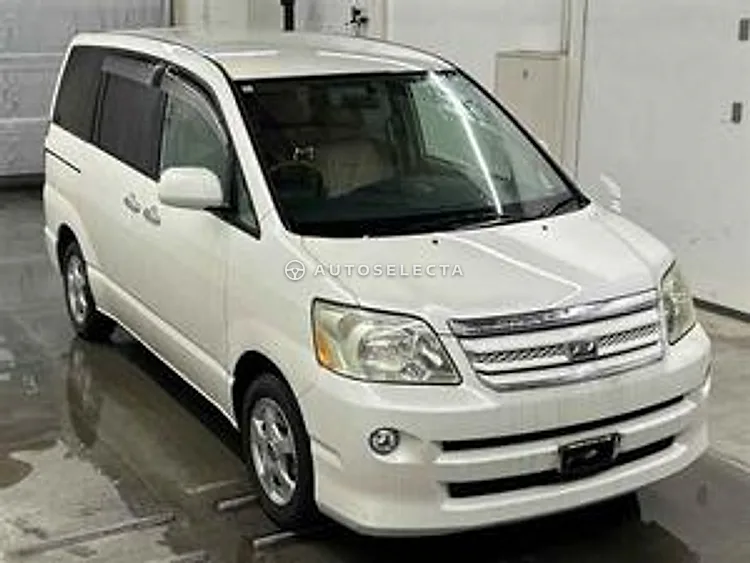 Toyota Noah 2005, photo 1 of 1
