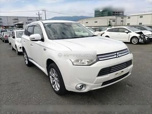 Mitsubishi Outlander PHEV 2013