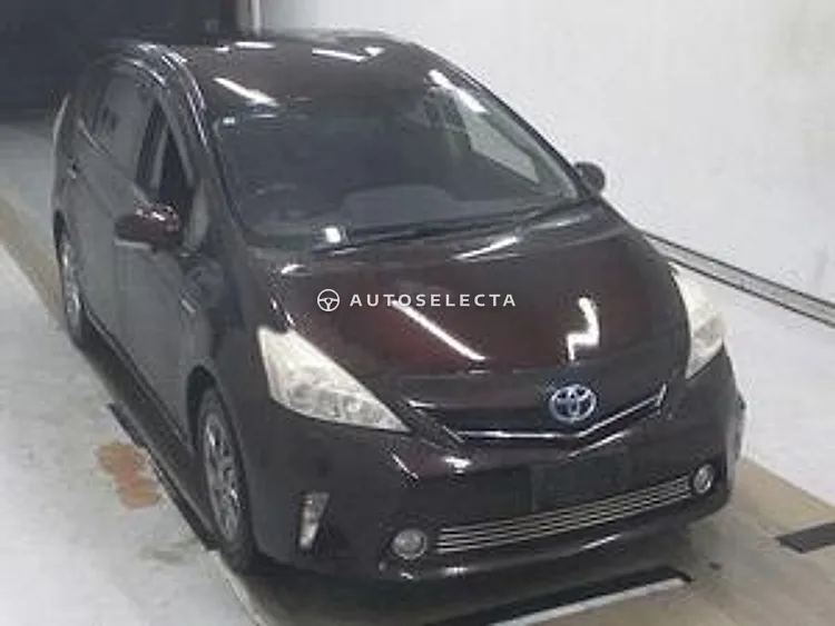 Toyota Prius Alpha 2013, photo 1 of 1