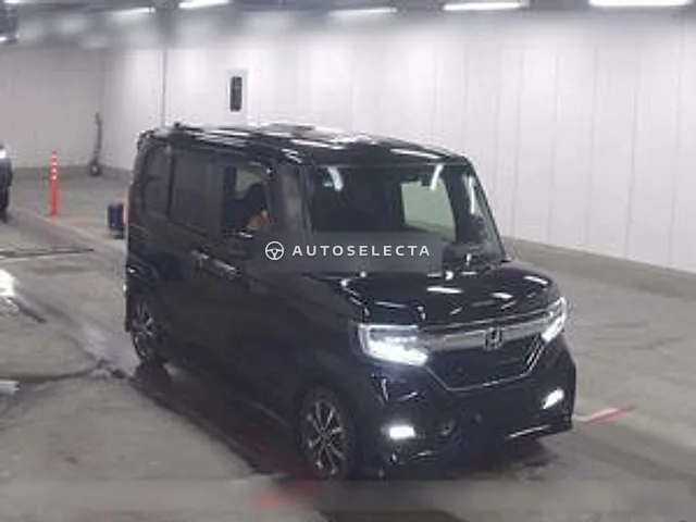 Honda N-BOX Custom 2019, auction grade R