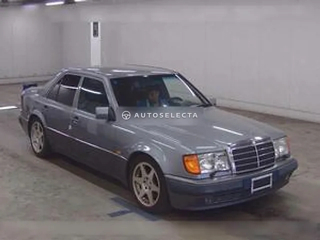 Mercedes-Benz Medium Class 1993, auction grade 3.5